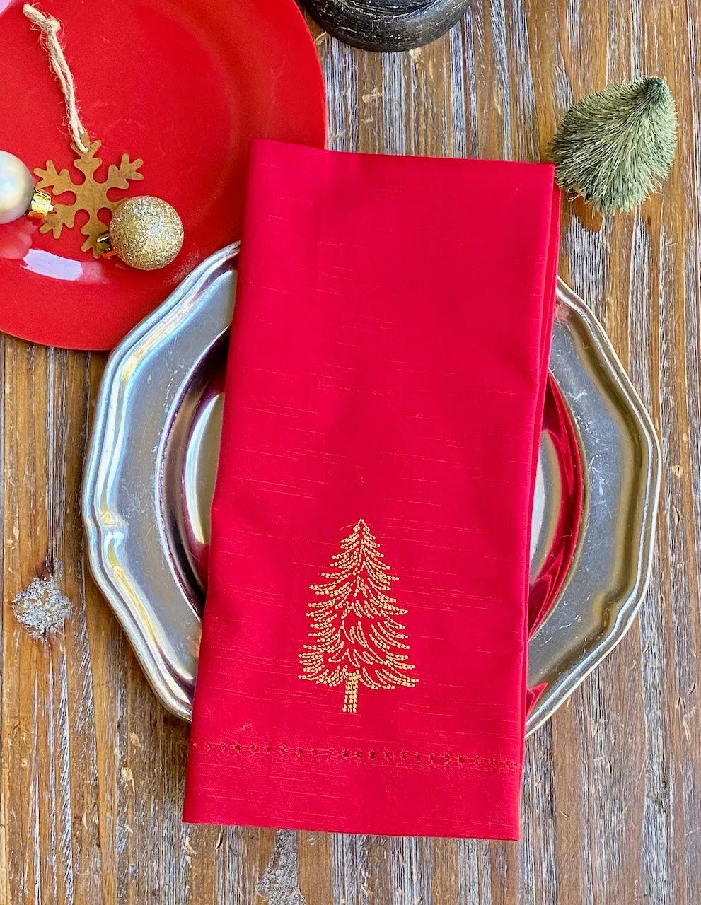 Woodland Christmas Tree Embroidered Cloth Napkins - Set of 4 napkins